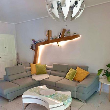 Modern 2Br City Flat 10Min From The Beach เอเธนส์ ภายนอก รูปภาพ