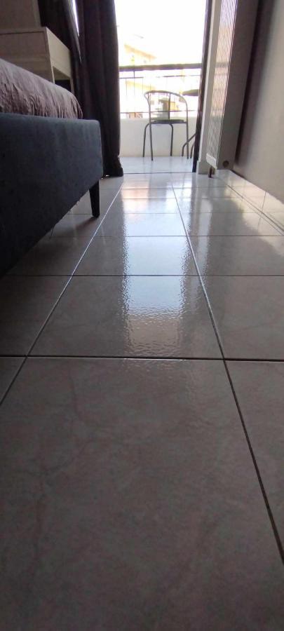 Modern 2Br City Flat 10Min From The Beach เอเธนส์ ภายนอก รูปภาพ